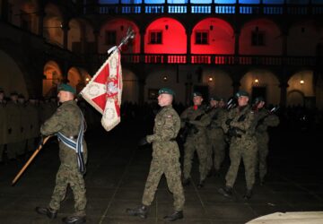 Obchody Święta Niepodległości na dziedzińcu Zamku Piastów Śląskich w Brzegu