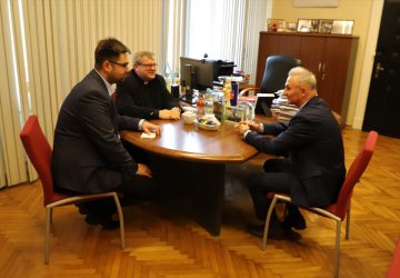 Spotkanie Burmistrza Brzegu z Proboszczem Parafii Podwyższenia Krzyża Świętego